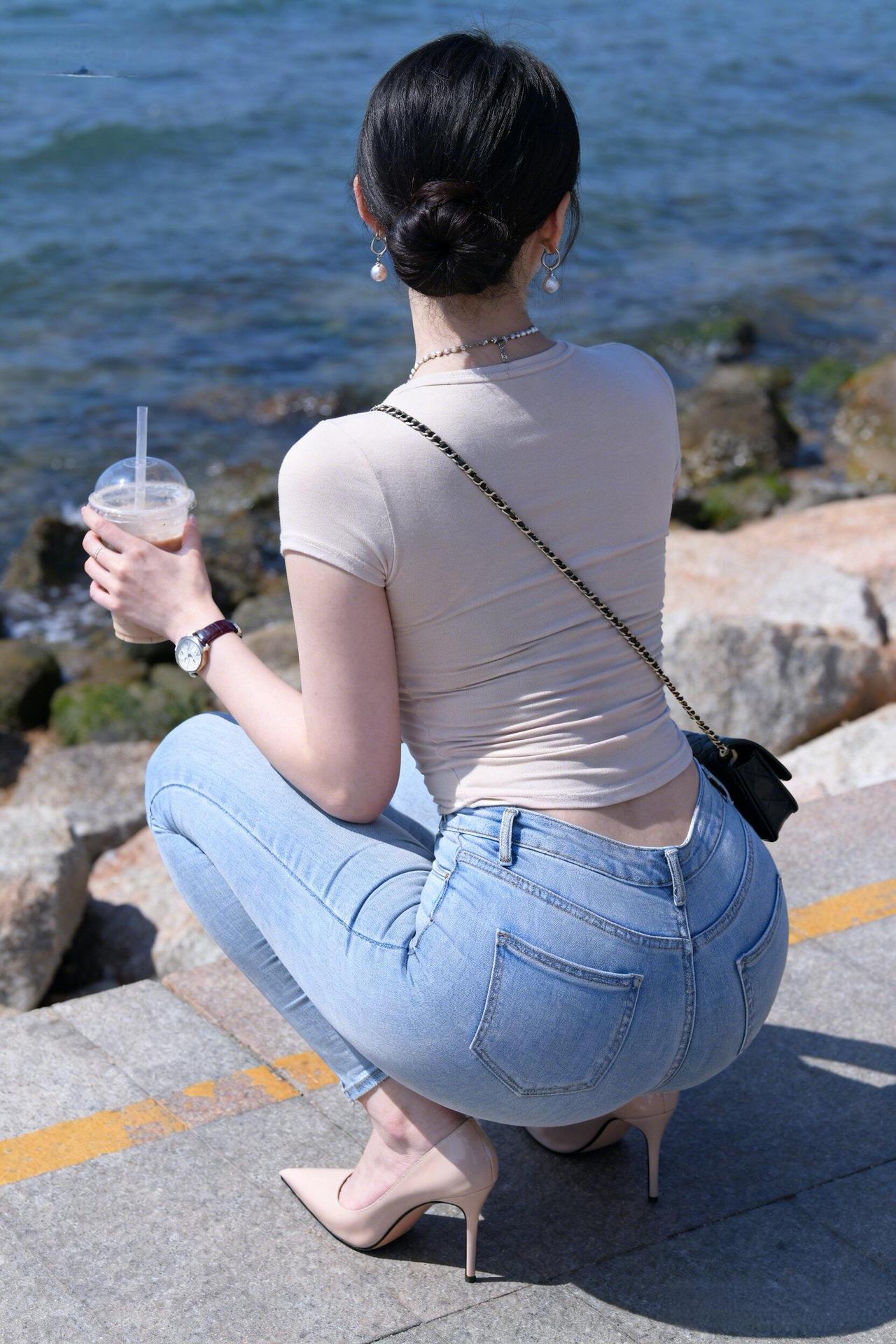 第二杯半价的优惠还在，
只是陪我喝奶茶的人，
已经不在了。