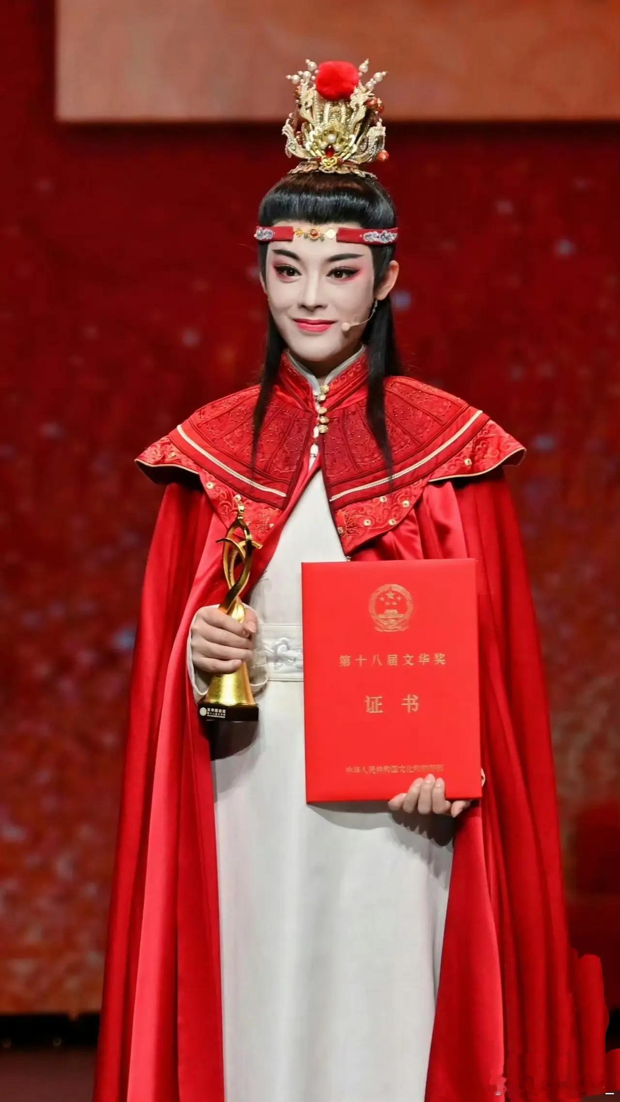 越剧圈厉害了！陈丽君这波赢麻了​越剧圈最近可太热闹啦，90后陈丽君直接杀疯了，拿