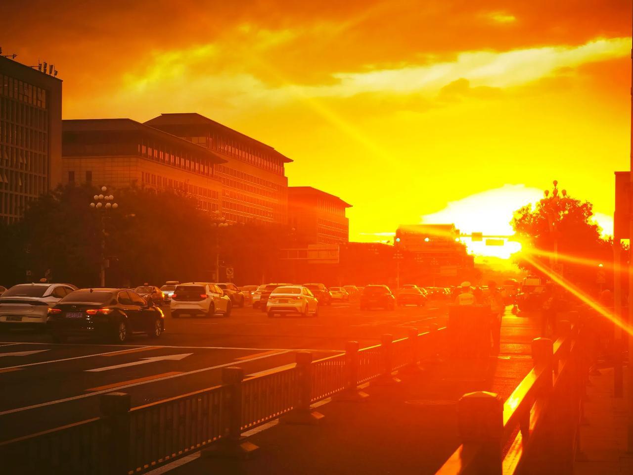 长安街上夕阳红(北京国庆节前随拍)#北京迎绚丽晚霞# #绝美长安街# #阳光洒在
