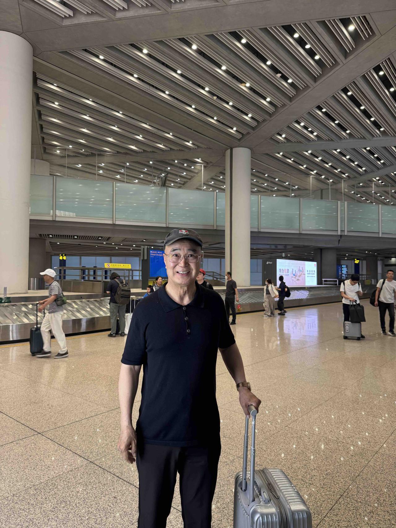 【时隔9年，美国总统访华，800人代表团随行！我国从仰视到平视，大国底气尽显】