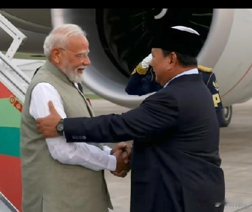 印尼和莫迪一口气签了14项合作备忘录。
这次莫迪去印尼，主要核心就是谈镍产业链合