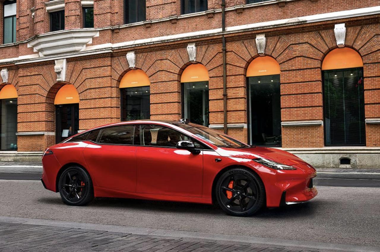 广汽埃安近日对外披露，全新昊铂GT全球款将在6月6日正式发布，和现款一样，该车也