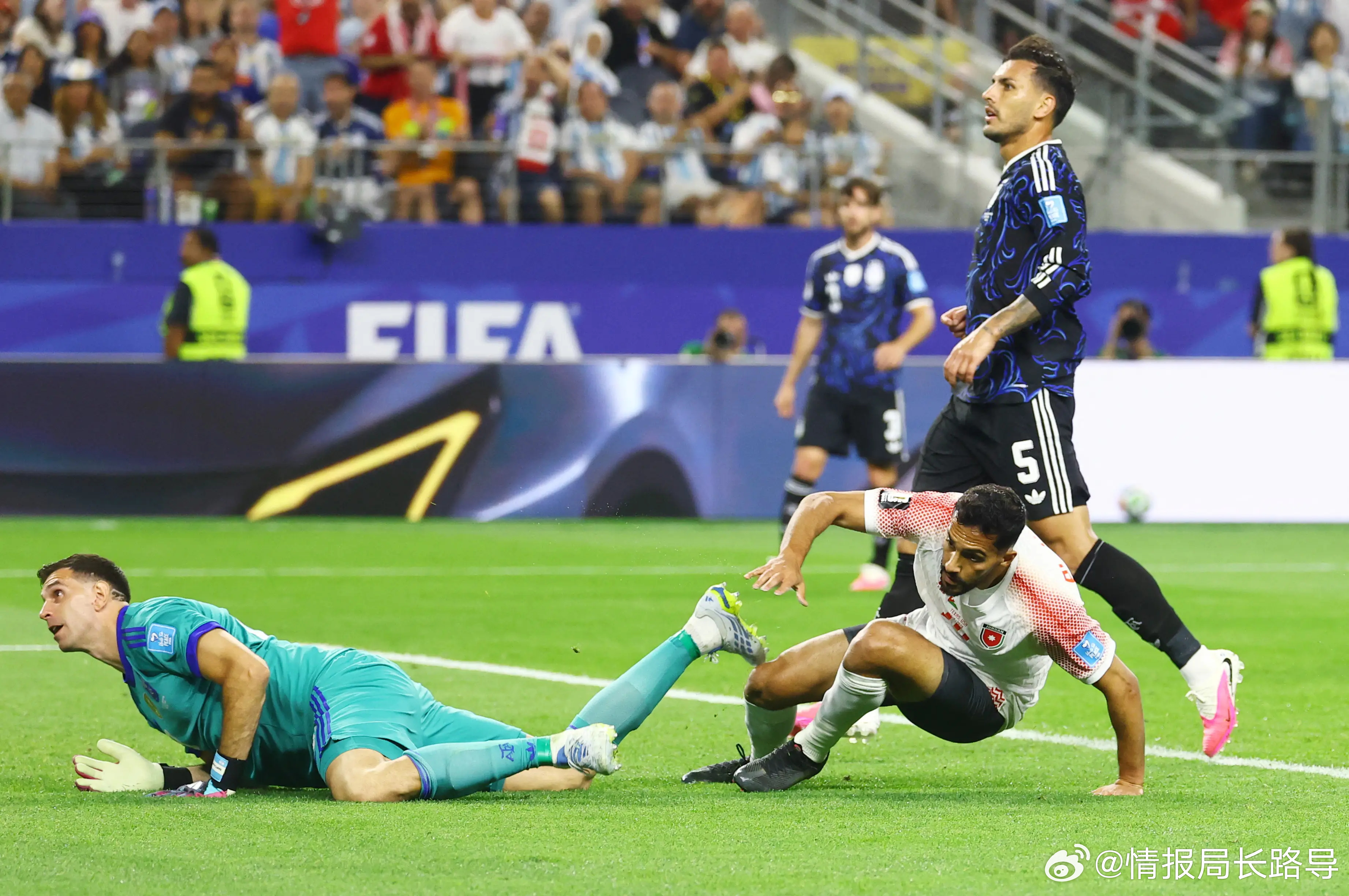 ⚽️【世界杯高光时刻 39岁球王降维打击！梅西替补任意球破纪录，阿根廷3-1全胜