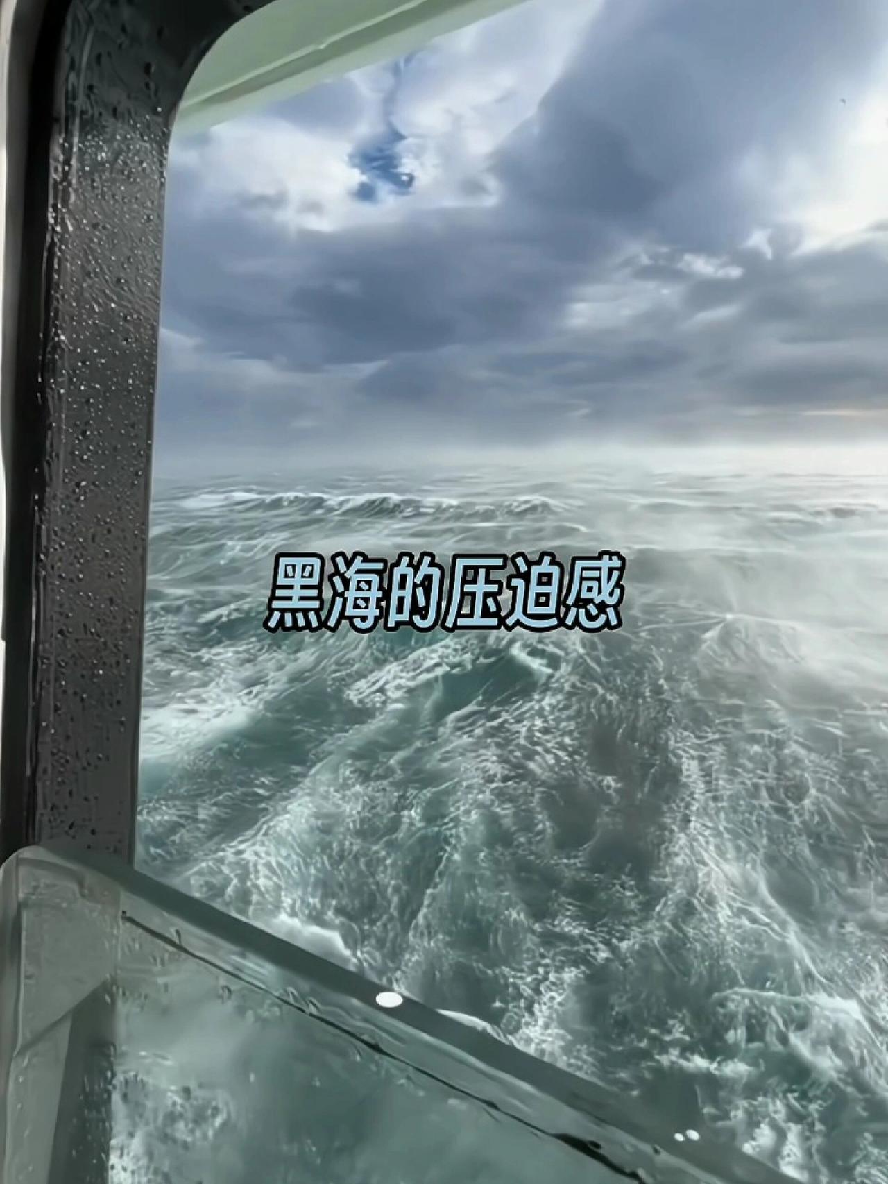 黑海上，竟上演了一场无人艇大战，俄罗斯的无人艇还是稍逊一筹。

先了解一下乌克兰