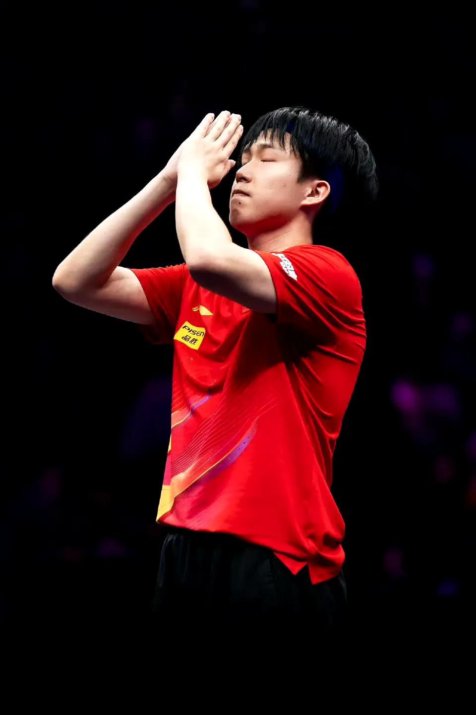 王楚钦说完这段话真让人心疼：
想要真正地休整一段时间，
远离一下乒乓球，
远离一