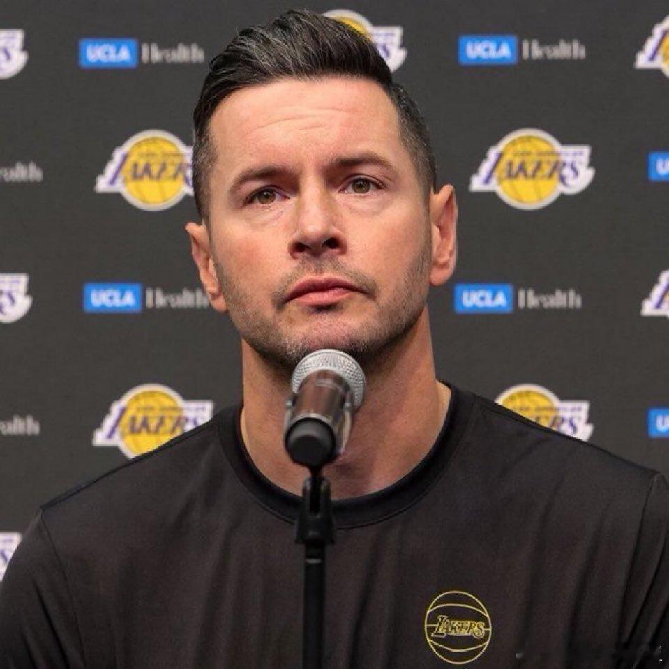 雷迪克表示，明日对阵快船，所有湖人球员看起来都是“可出战（available）”