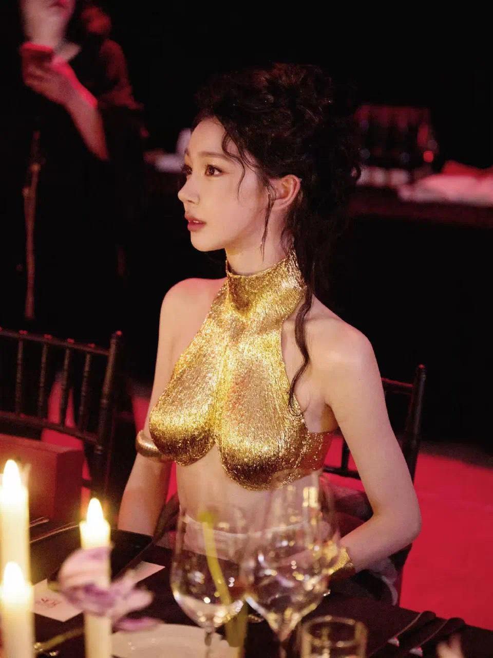 易梦玲｜好优美的曲线！ ​​​