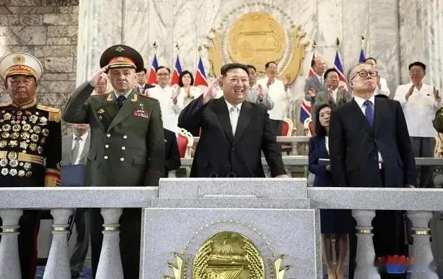 拜登低估金正恩的决心！半岛局势危险之际，中俄代表相继落地朝鲜，美韩收到明确信号
