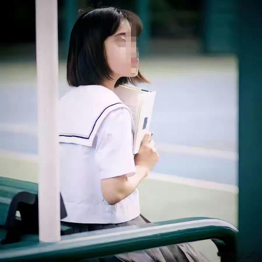 谁动我女儿，我就和谁拼命！河南，19岁女生下晚自习，回家途中，被6个小青年围住，