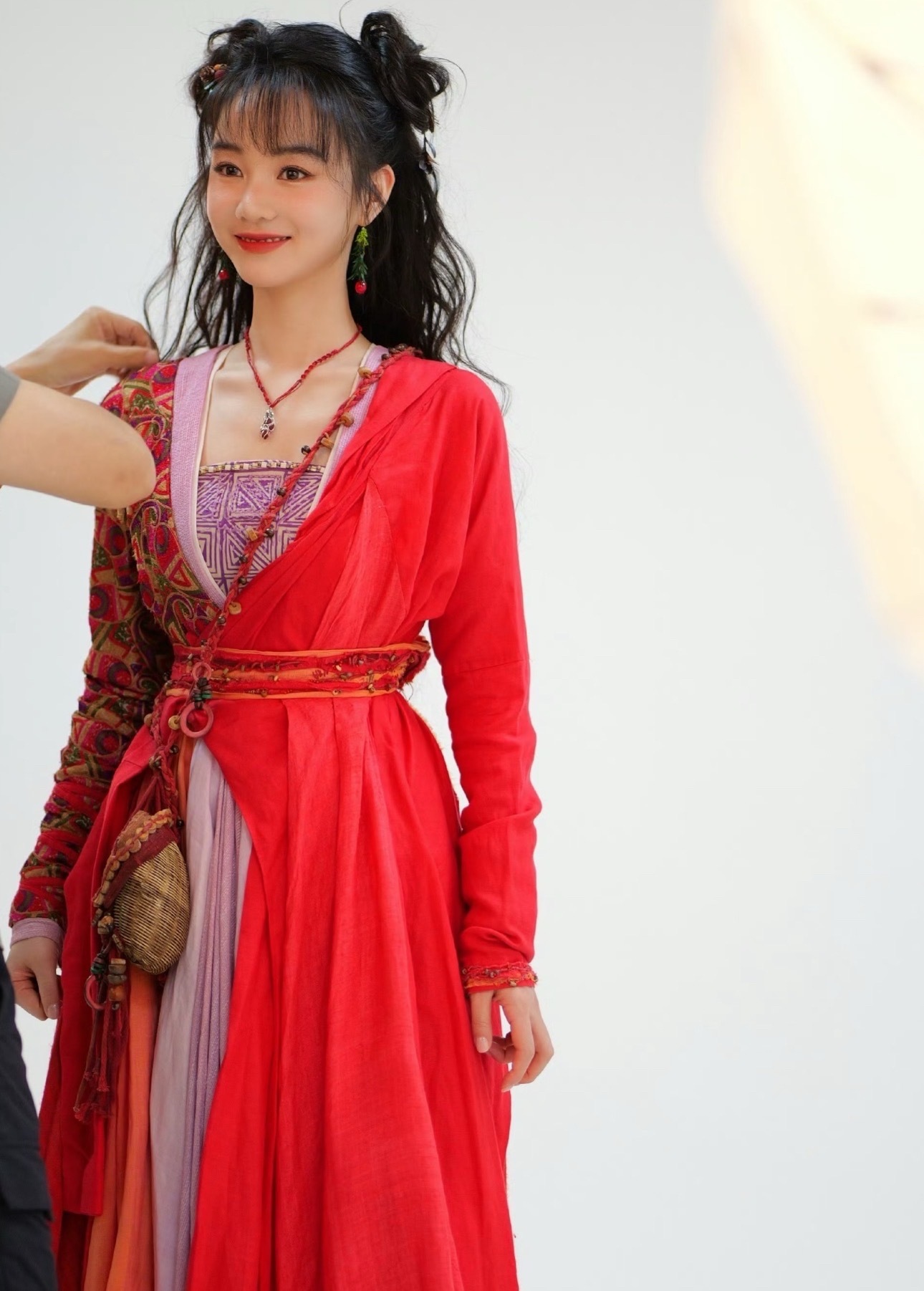 落花时节又逢君红凝的造型，前面小卷毛时期真的可爱。 ​​​