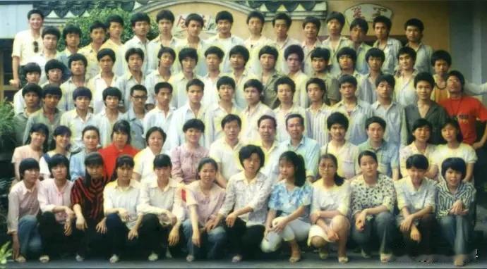 青春记忆
美好的学生时代
胸怀大志
各奔前程朤朤
