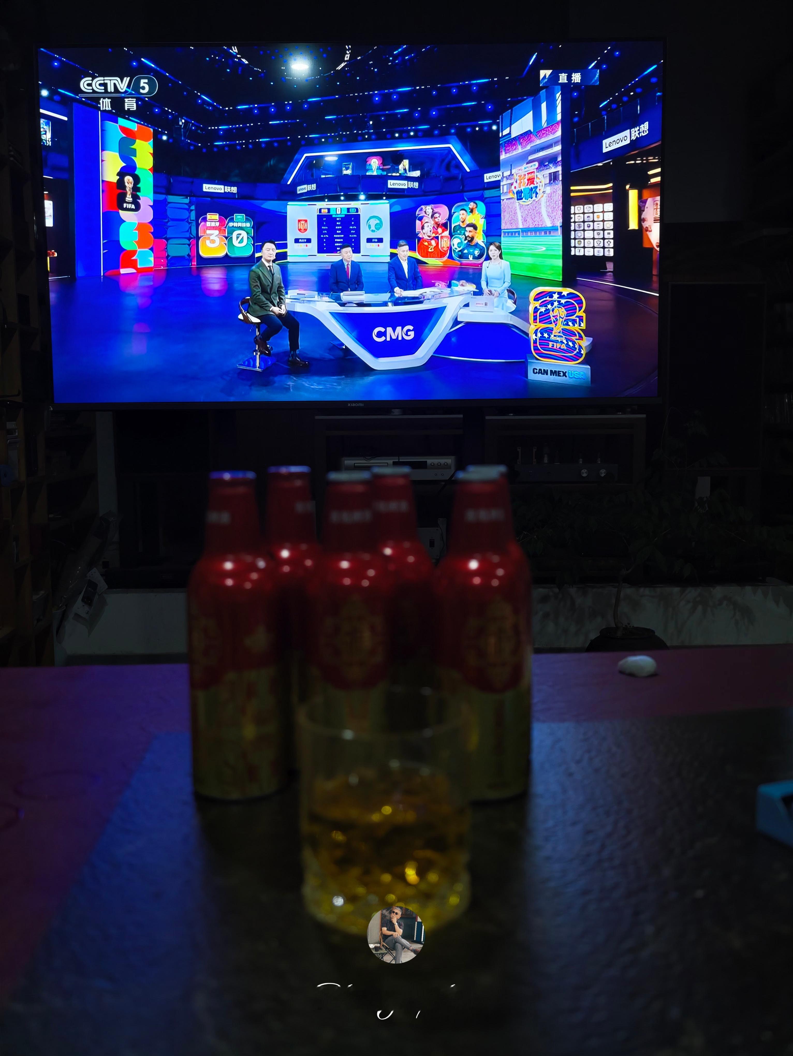 四年一届球迷狂欢节，难得放纵不用克制！啤酒烧烤小龙虾，胖个几斤算什么，看完球再减