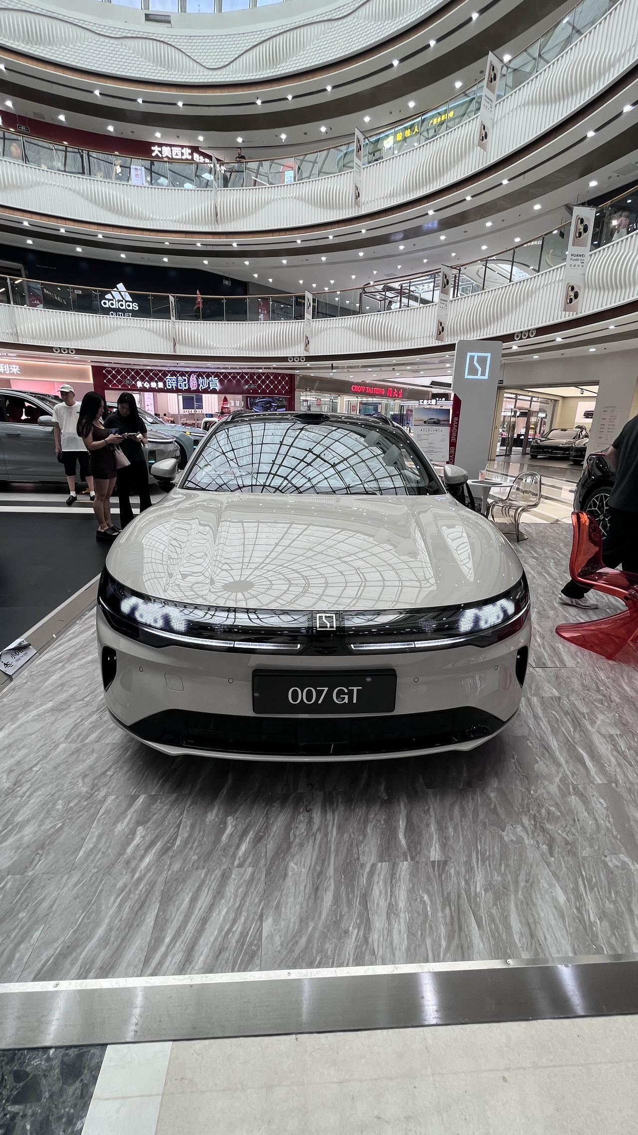 据北京某特斯拉门店销售人员透露，特斯拉Model Y L自8月19日上市以来销售