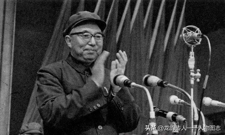 1975年9月9日，拉萨市各族人民5万多人举行集会，热烈庆祝西藏自治区成立10周