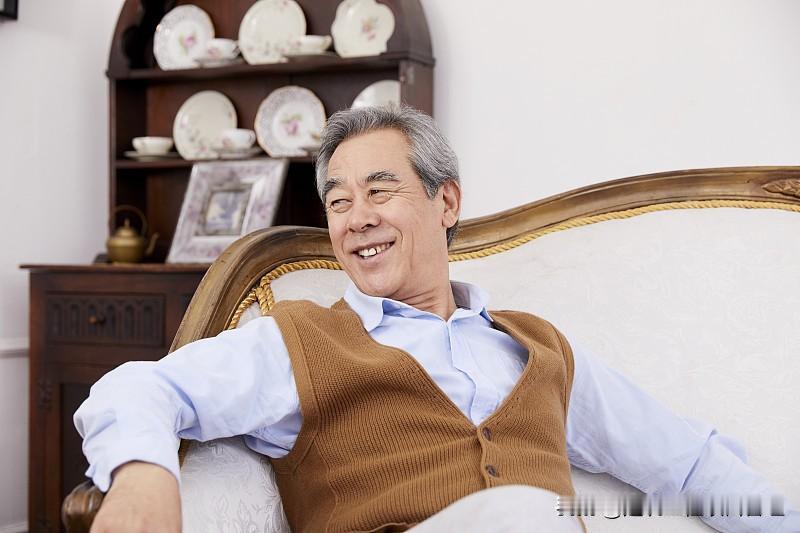 笑口常开、晚景如春、颐享天年的老人不一定养老金有多高，但一般都有以下10个特征，