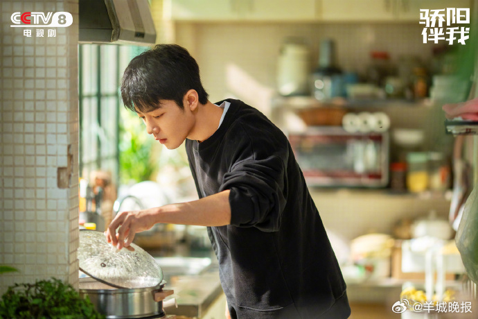 【你心中的“下饭神剧”是哪部？】电视剧里的美食，早已不只是道具，而是塑造人物、烘