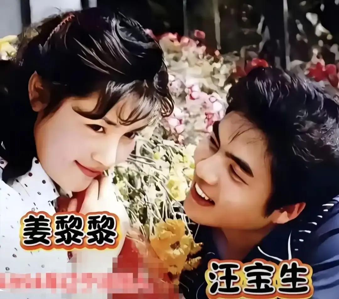 40年没吵过架，他们靠什么？
 
陈道明和杜宪出门，永远是并排走。讲座上他帮她拿