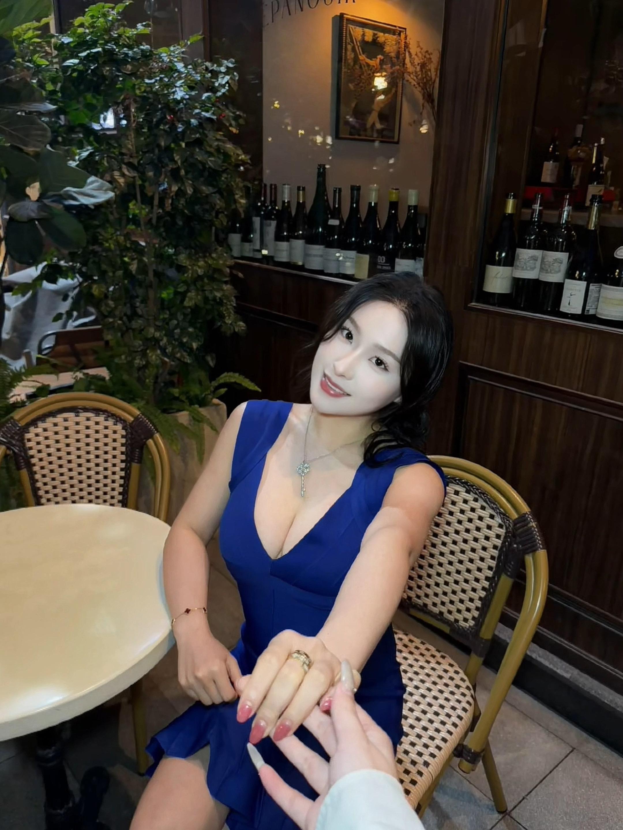 一个人看懂了你的需求 然后选择不给 通过持续降低你的期待让你主动调低自...