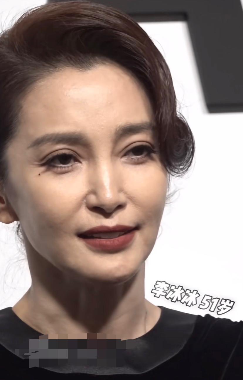 天呐！李冰冰都老成这样了！
大家看的最多的肯定是她演的《少年包青天》，
不过我看