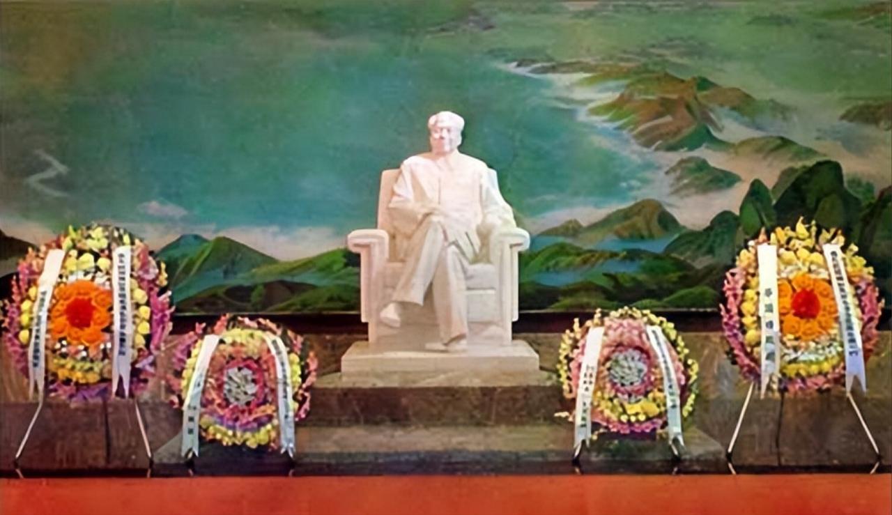 1976年9月9日，毛泽东主席逝世。噩耗传遍大江南北，亿万人民陷入深切的哀痛。