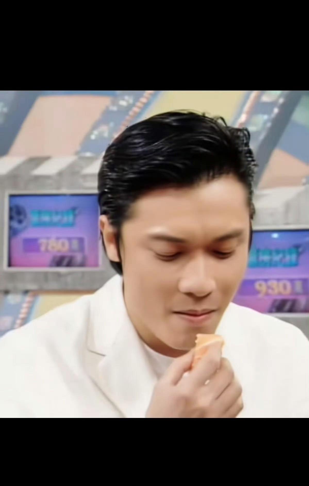 港星中一直觉得罗嘉良很帅气，他的颜值被严重低估，不输四大天王黎明、刘德华，有同感