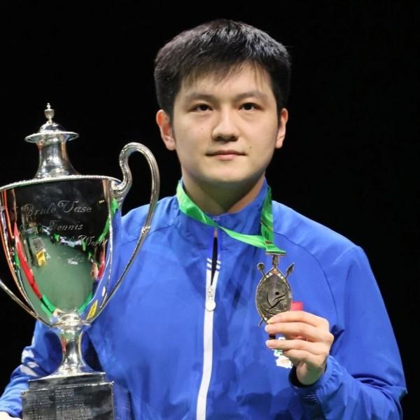 樊振东提过一件事：真正把他从少年堆里托举到巅峰的，有两个人。

一个是王涛，另一