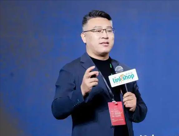 永辉超市2025年净亏25.5亿的财报，让整个零售行业倒吸一口凉气。这已经是他们