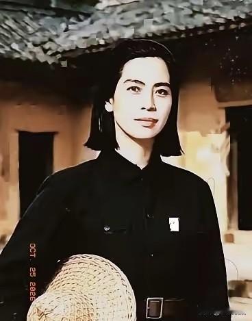 贺子珍，经过战火淬炼的巾帼英雄。
 
很多人只知道贺子珍是毛泽东的革命伴侣，却往
