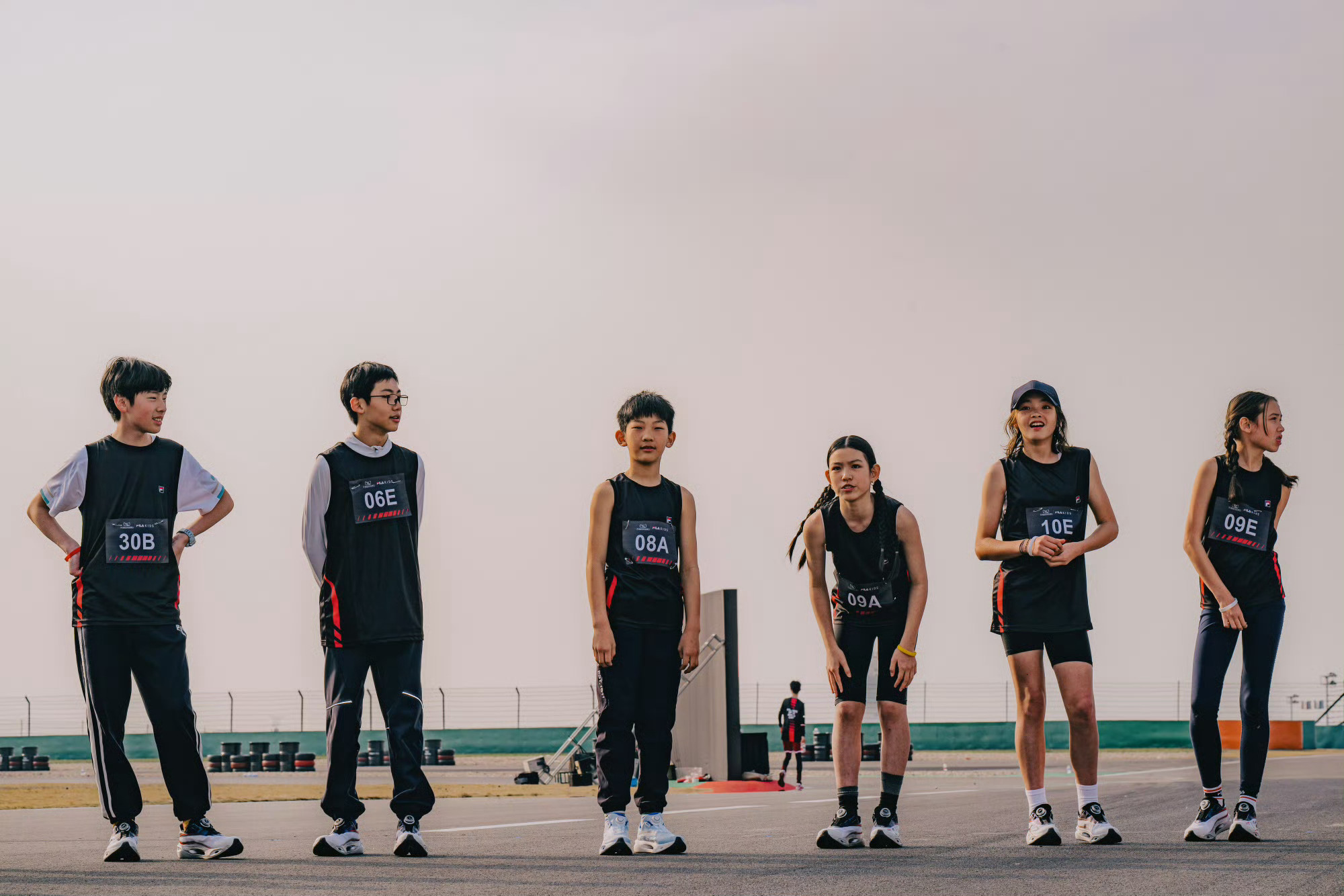 上海赛道送走F1又迎来小孩炸场在上海被小孩的速度卷到了 告别F1的轰鸣，上海赛道