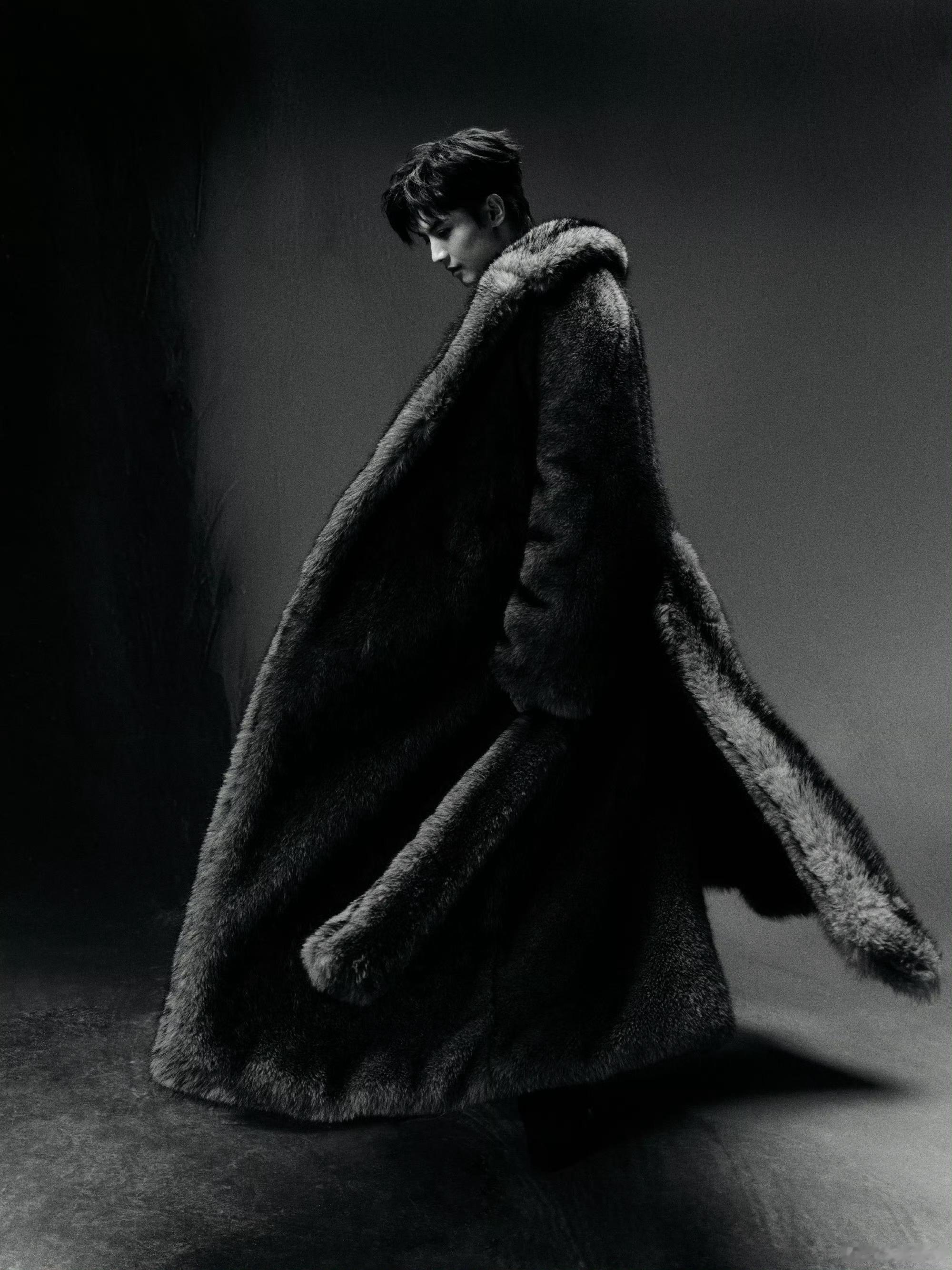 周峻纬遇到小提琴就发了狠忘了情 咱就是说与小提琴的适配度在vlog里直接拉满，隔