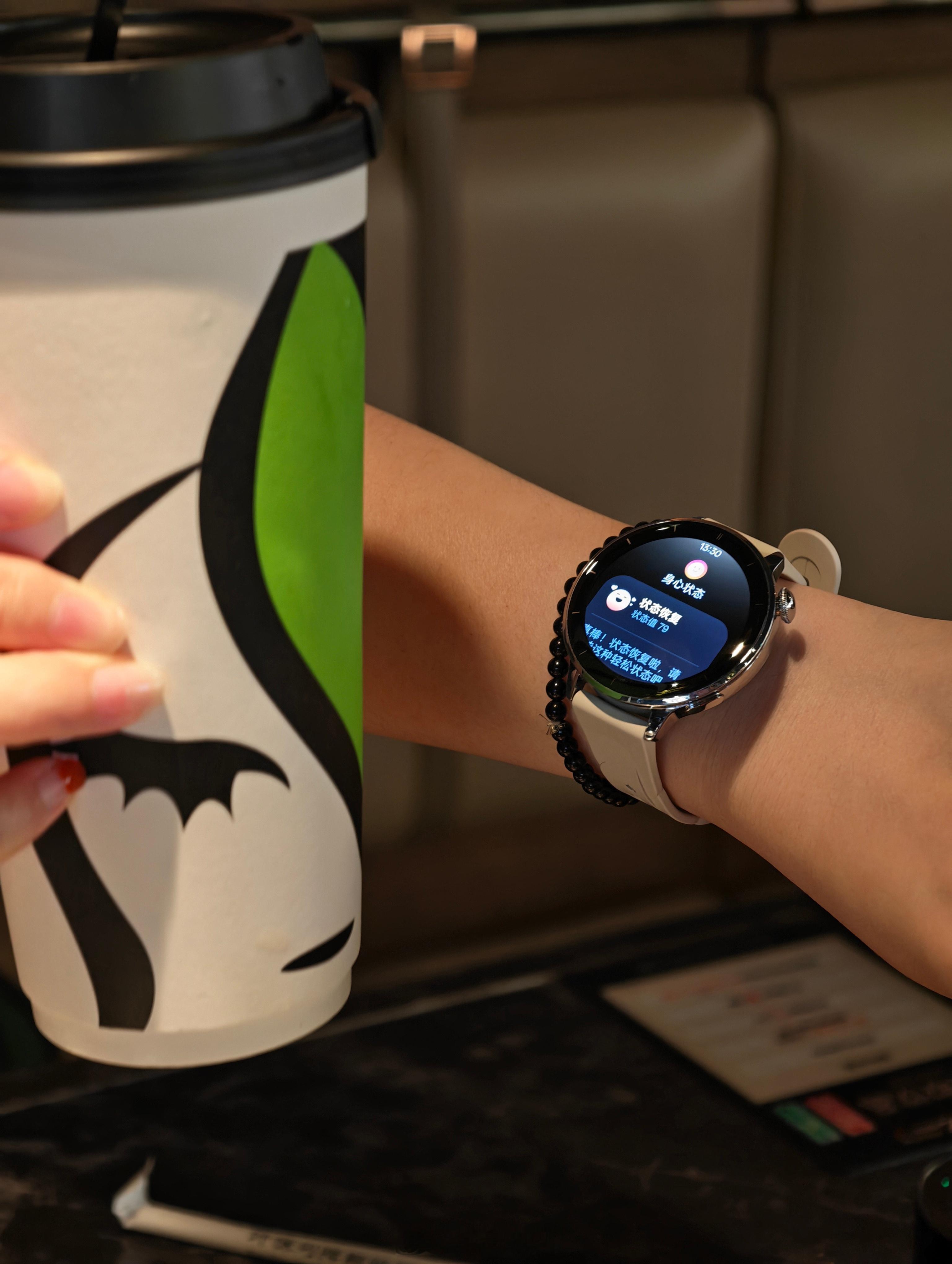 每次喝奶茶，都能触发 OPPO Watch 的“愉悦”状态，这么看来这个还挺准确