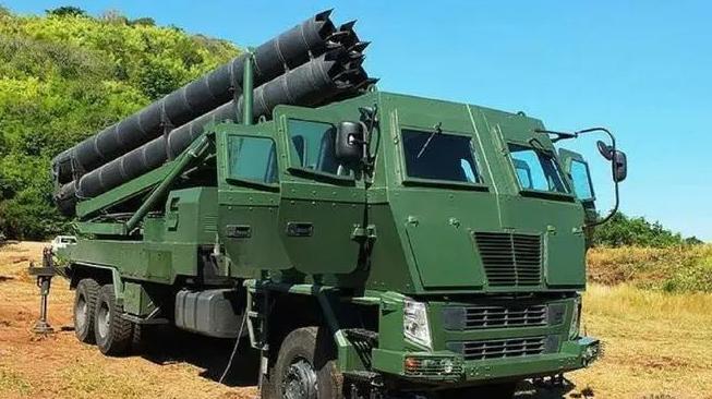 柬埔寨泰国冲突，中国火箭炮迎头相撞！柬埔寨一上来，就用来自中国的PHL-90B型