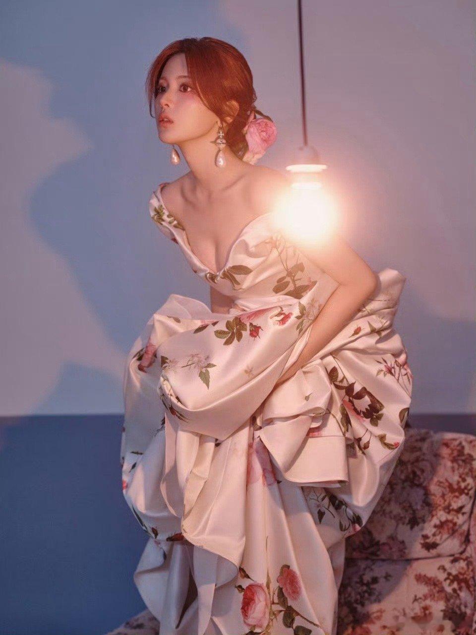 杨超越戏剧名伶月季礼裙杨超越月季礼裙杨超越月季礼裙，人影双生，[期待][期待] 