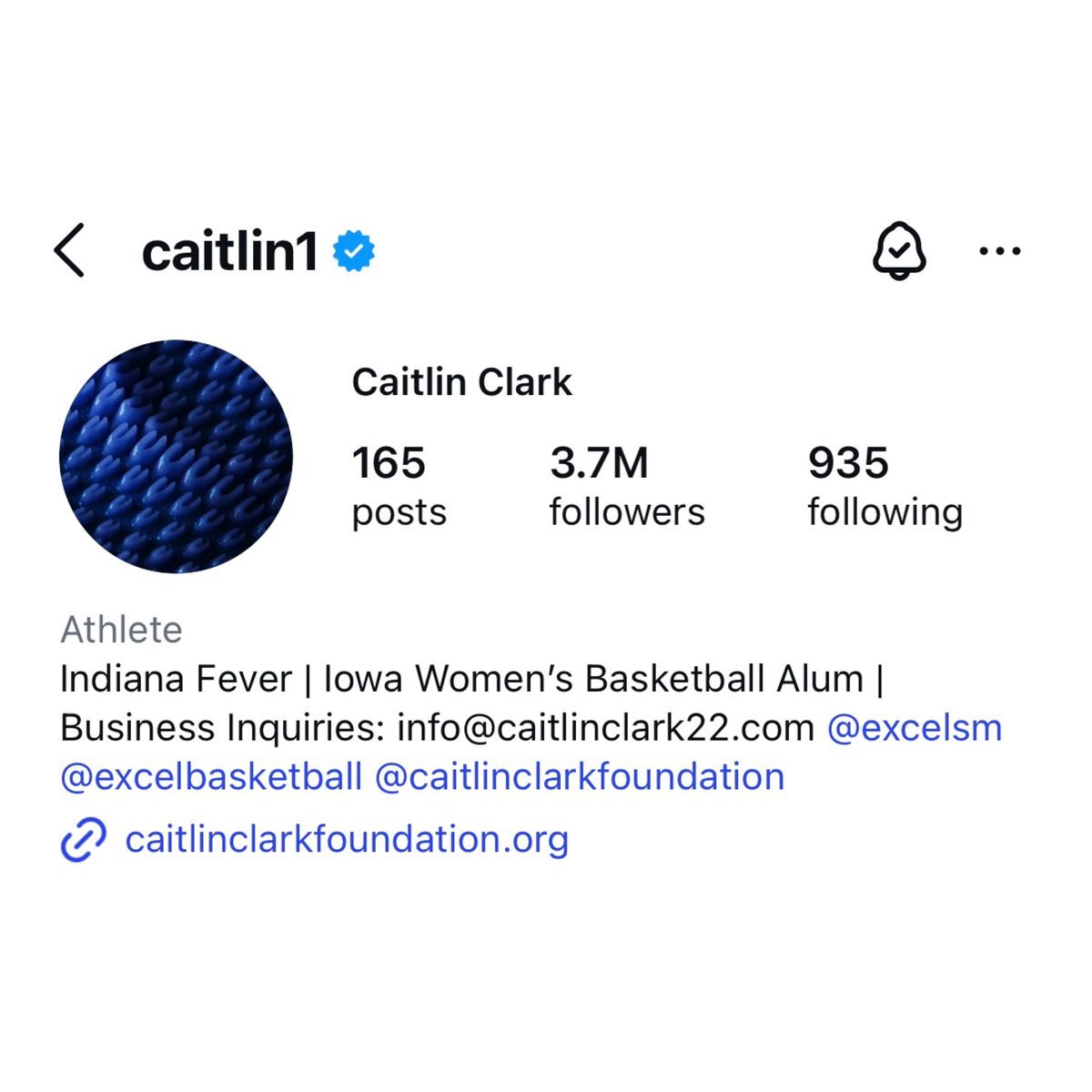 Caitlin Clark 更新了自己的社交媒体id 为 caitlin1，账号