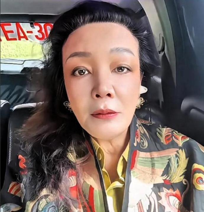 爱新觉罗汪小菲，在事业不顺利的时候拿妻子出气，离婚后又拿自己的母亲张兰出气。
汪