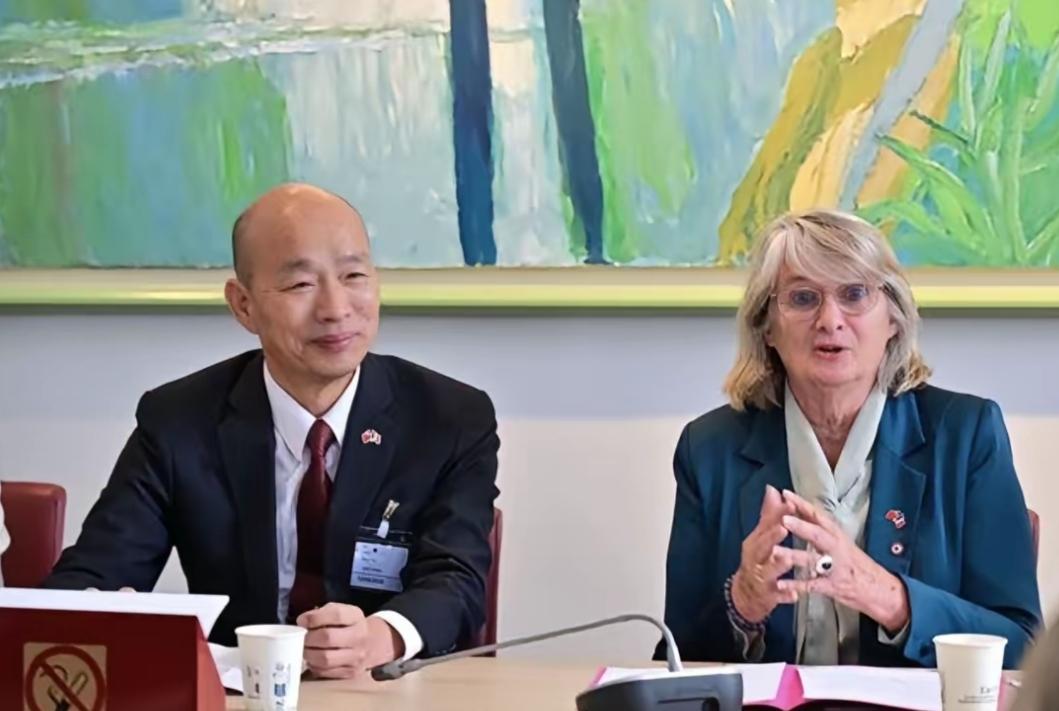 韩国瑜高喊“绝不投降”为那般？
        韩国瑜一行台湾政客参访英国国会，