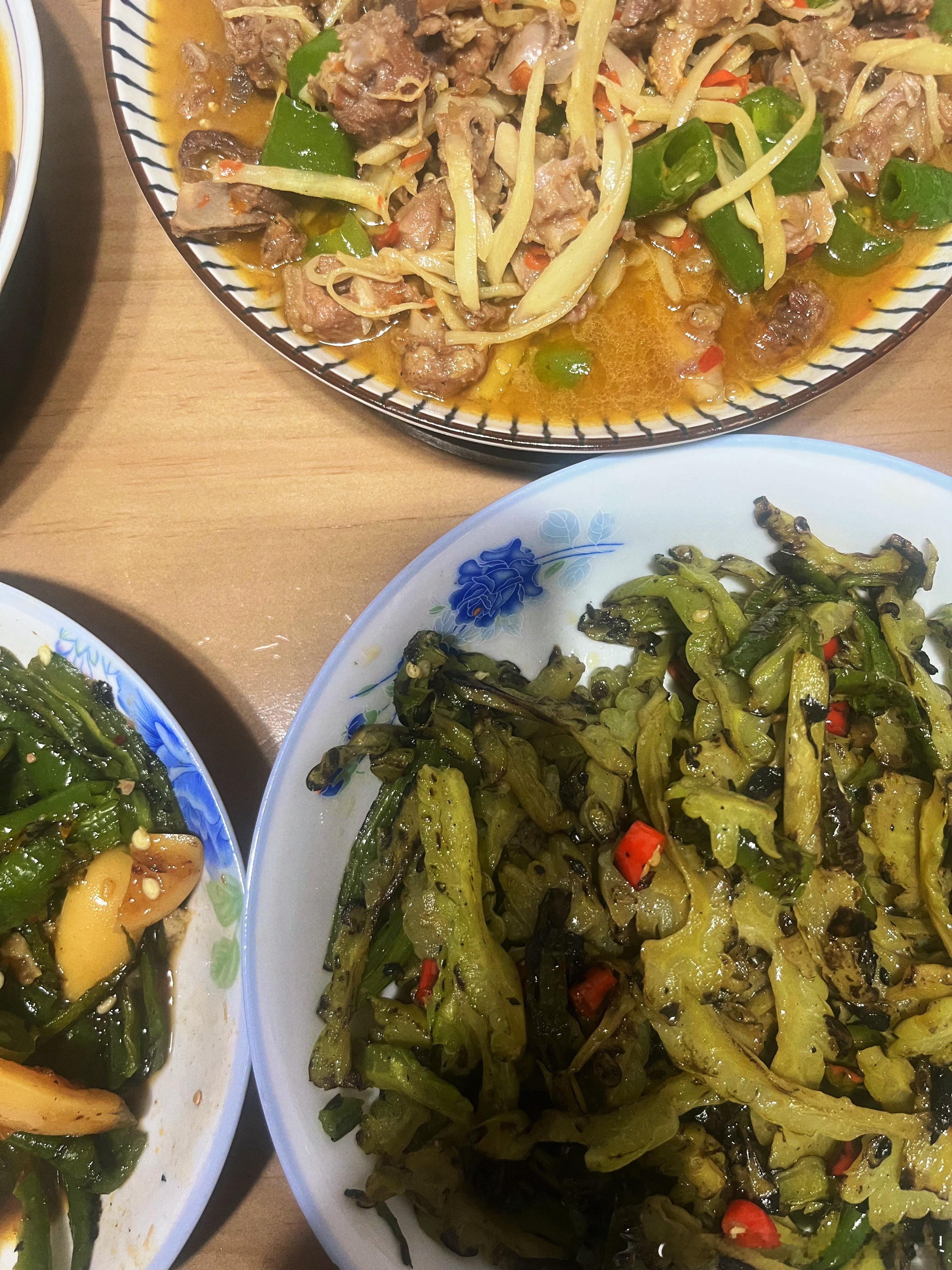 二荆条豇豆苦瓜都正当季啊。 