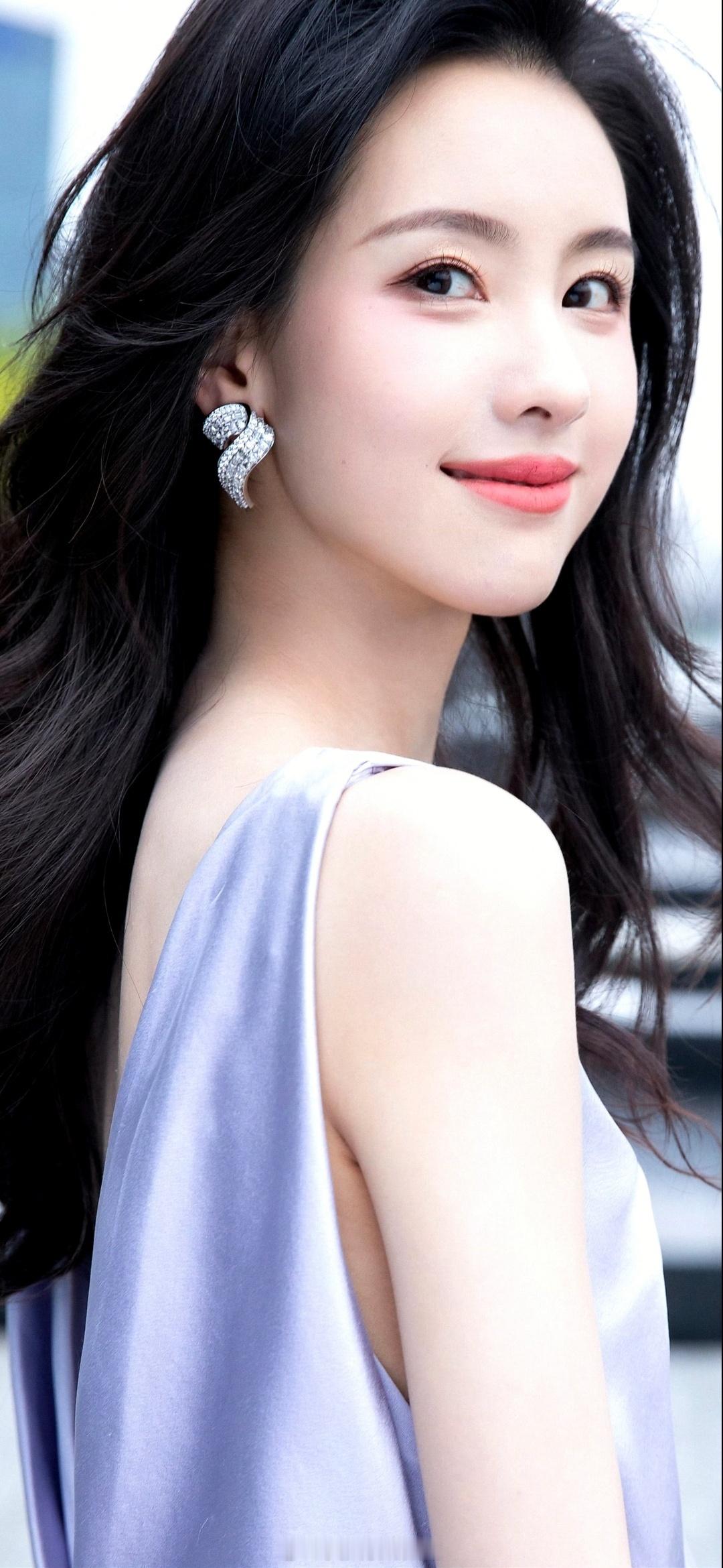 陈都灵蓝色穿搭 