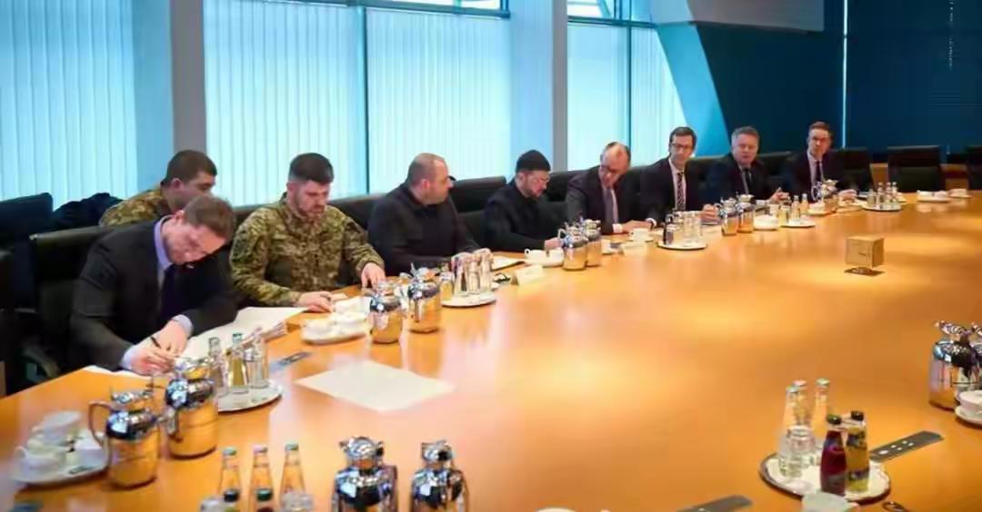 和平协议硬生生成了投降协议，泽连斯基不想怂，可惜国内反贼太多