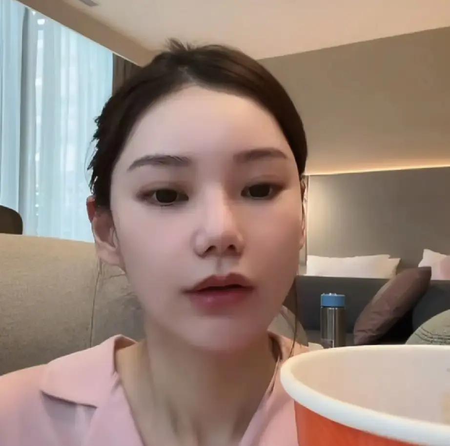 筱梅小菲终于把汪宝的大名拍板，三个字，没叠字，也没再带玉字旁。

爷爷翻完三本康