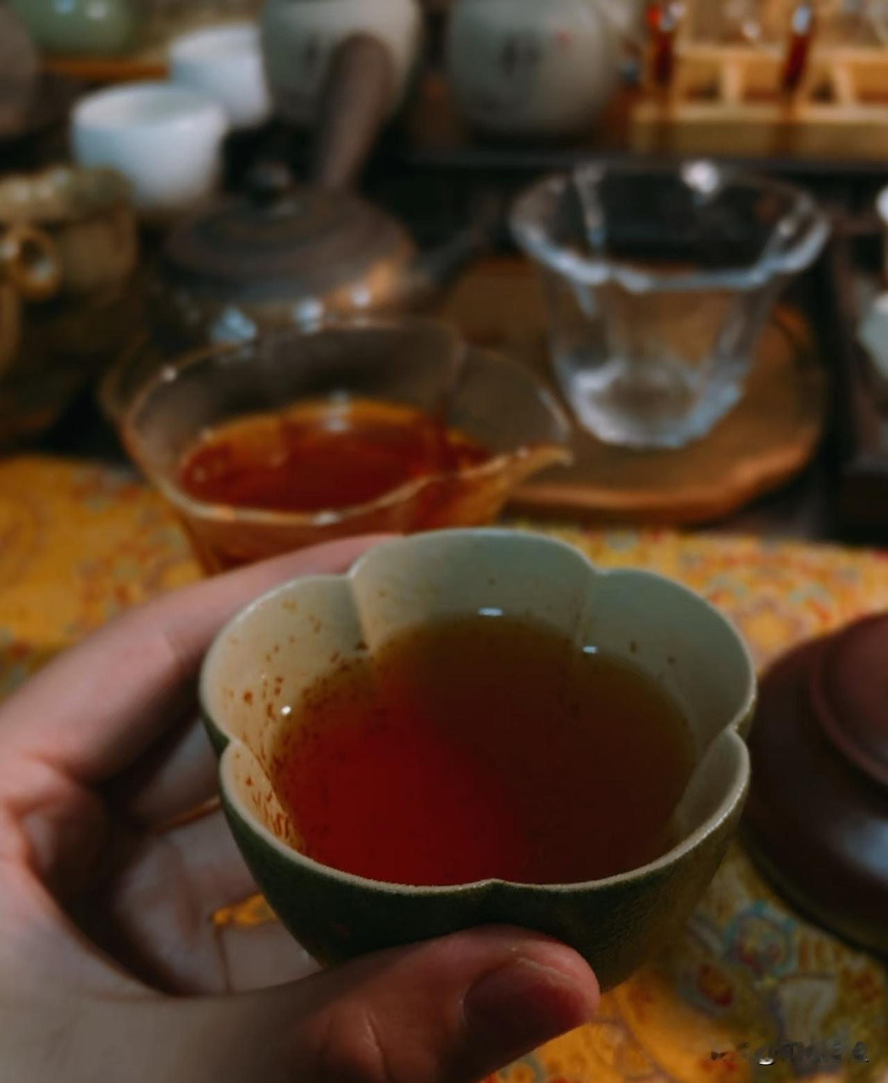 心理学家说透本质话：
“一个人长时间的独处是很危险的，因为独处的时候，你能够慢慢
