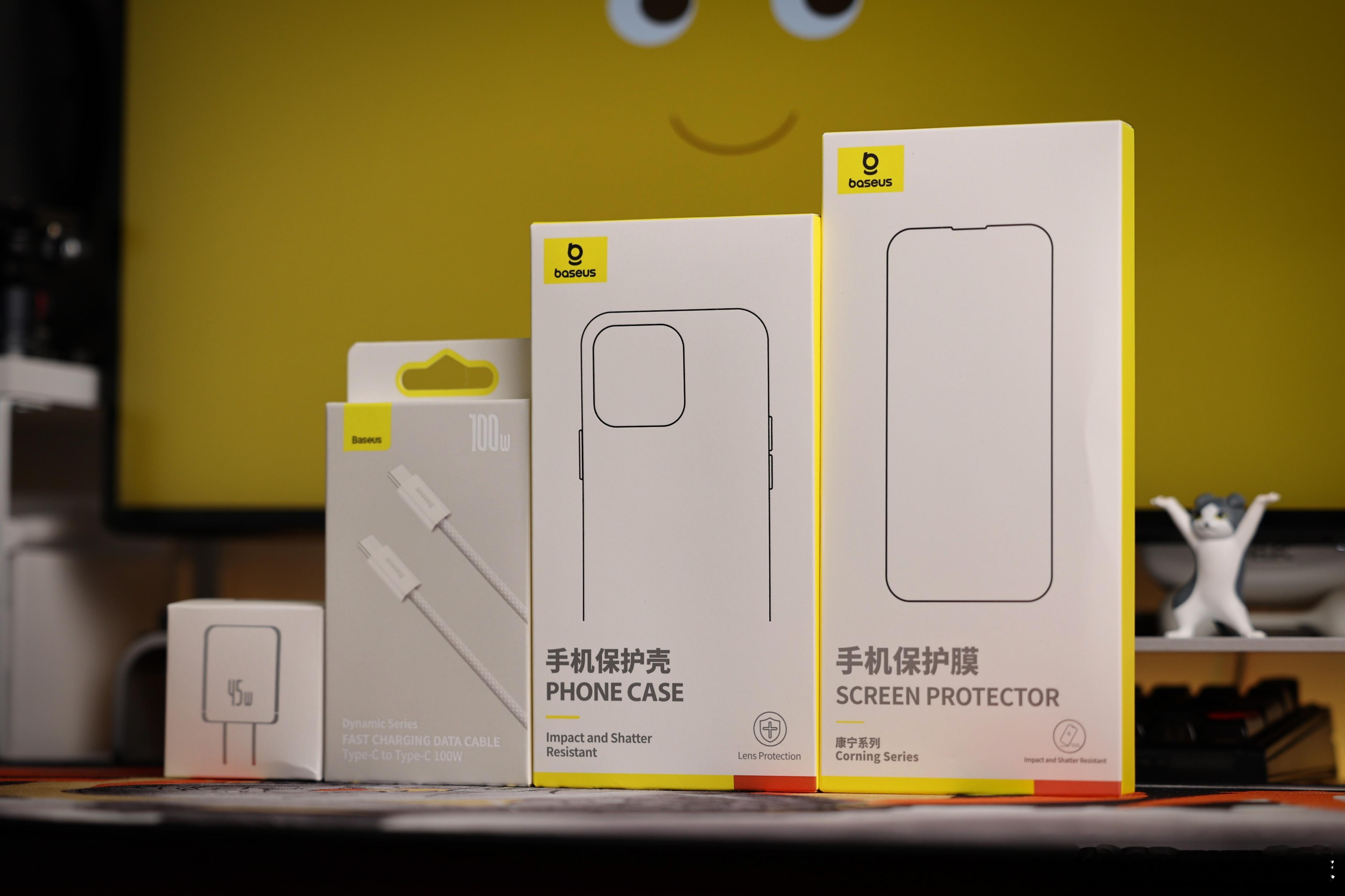前一阵找倍思的朋友搞了一套iPhone16PM的配件，就如往年一样稳定发挥，支架