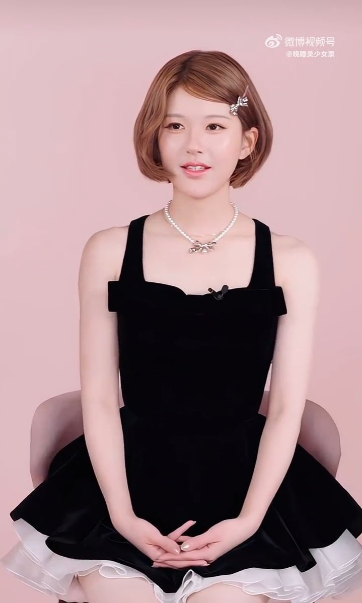 赵露思清唱《跳楼机》的瞬间，我直接沦陷！这是什么宝藏女孩，唱歌也这么绝！赵露思清