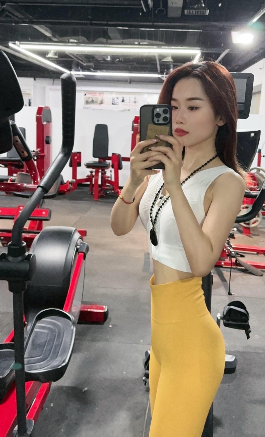 练的一般  穿的要美 不美咱不穿。