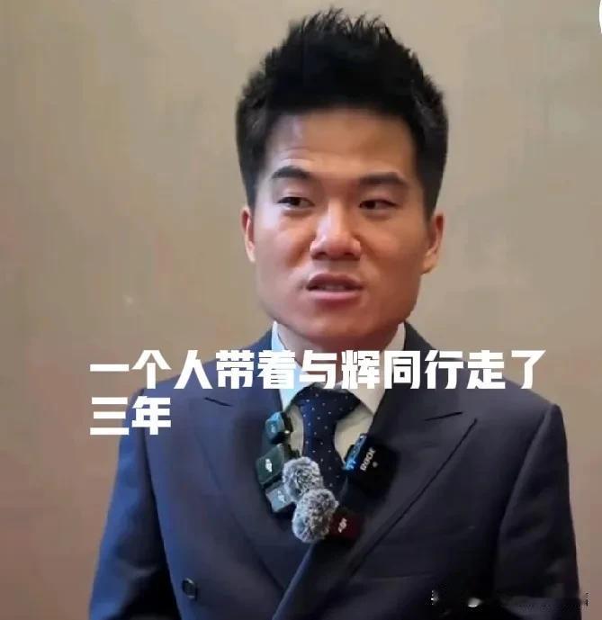 于总这句话你说错了[比心]与辉同行就是董宇辉一个人撑起来的[比心][比心]
看到