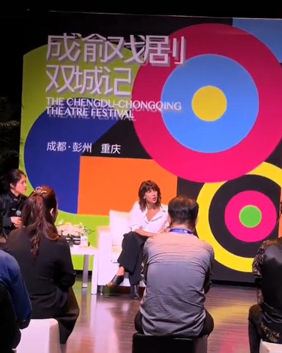 法国女明星苏菲·玛索亮相重庆彭州，还逛了龙兴寺！她到彭州是为了出席《漫游的史诗》