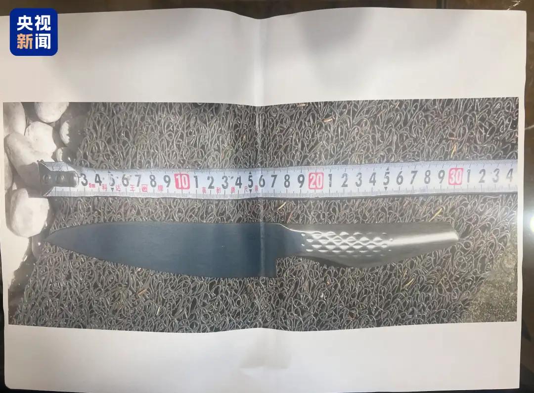 强闯中国驻日使馆的自卫队官员所携刀具曝光！
（图源自央视新闻）
日本军人闯使馆