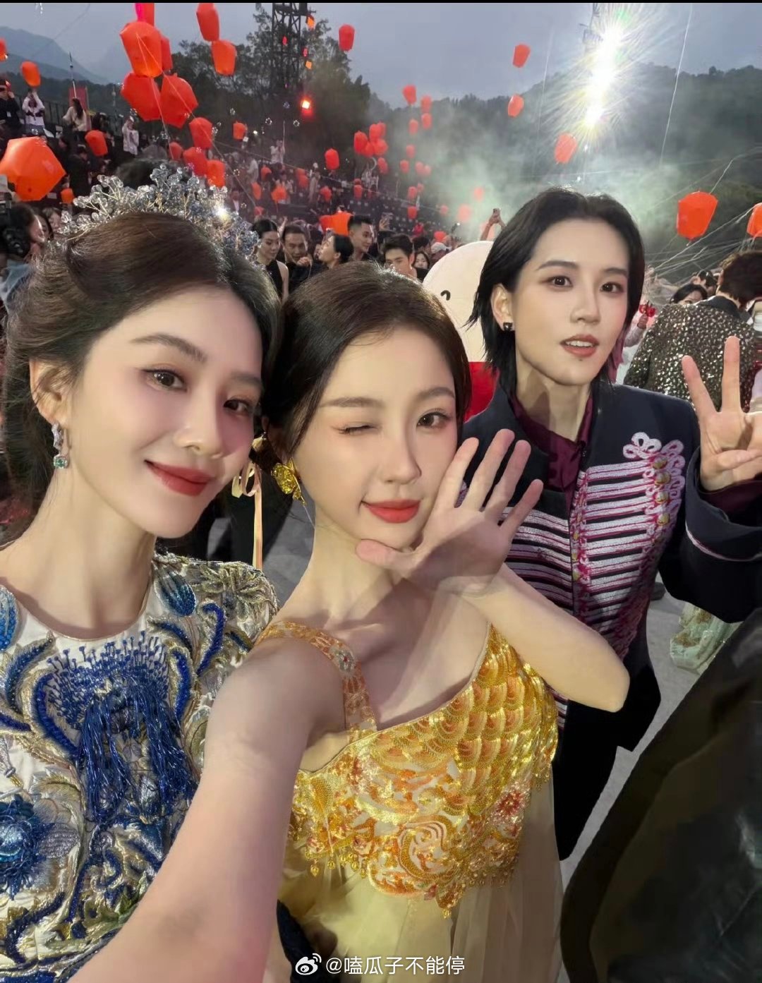 虞书欣发了和刘诗诗 陆柯燃的合照 