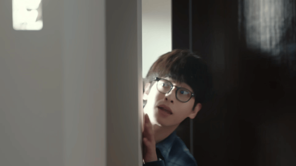 彭昱畅把大张伟跪来唱ost了 脑补裴总听大张伟歌亏钱崩溃画面，疯感拉满超有画面，