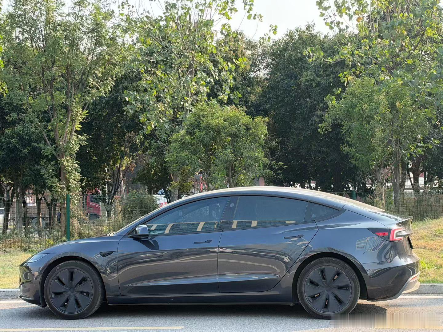 最新车源：特斯拉model3​2023款长续航全轮驱动版​24年11月上户，3.